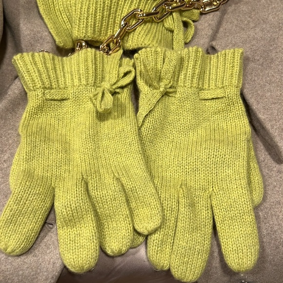 Cashmere scarf and gloves set - Picture 10 of 16